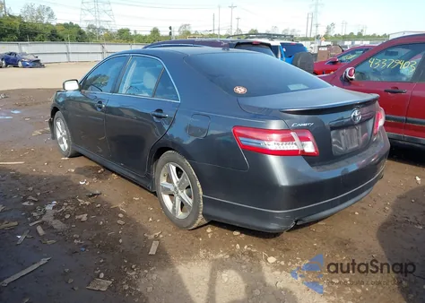 2010 Toyota Camry Se z USA, uszkodzony, nr VIN 4T1BF3EK9AU104592